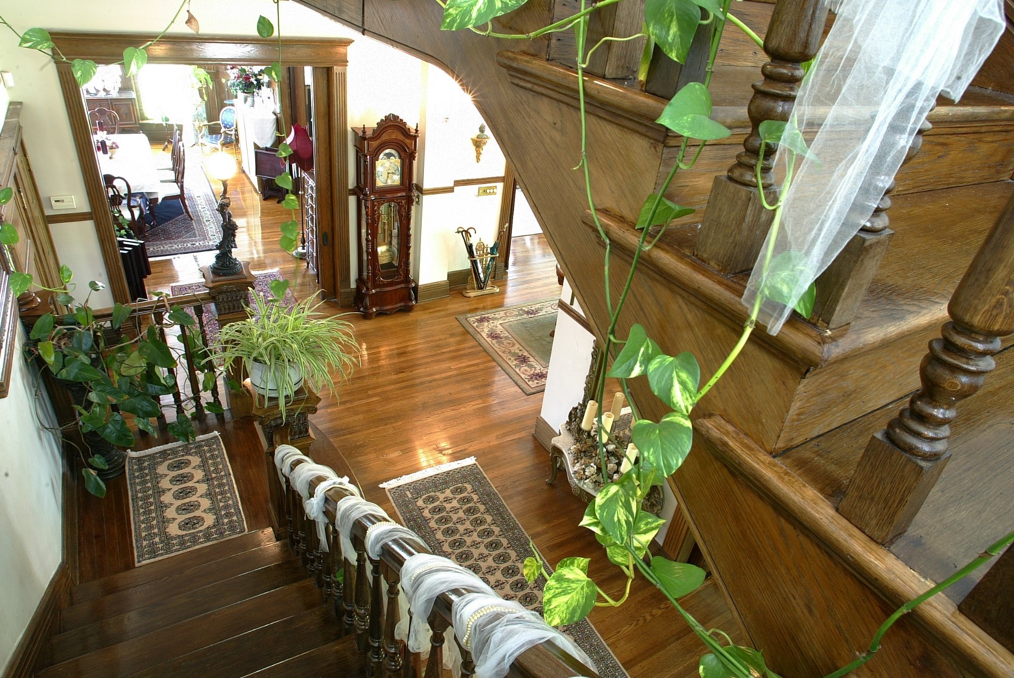 BEALL MANSION TOUR Alton Qu SABER Antes De Ir 2024   Front Stair Case 