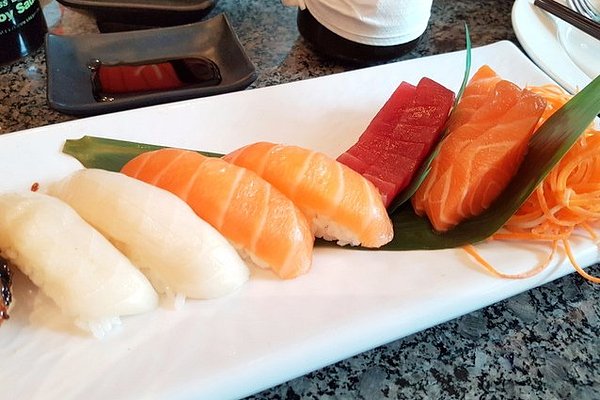Sushi And Sashimi Combo ?w=600&h=400&s=1