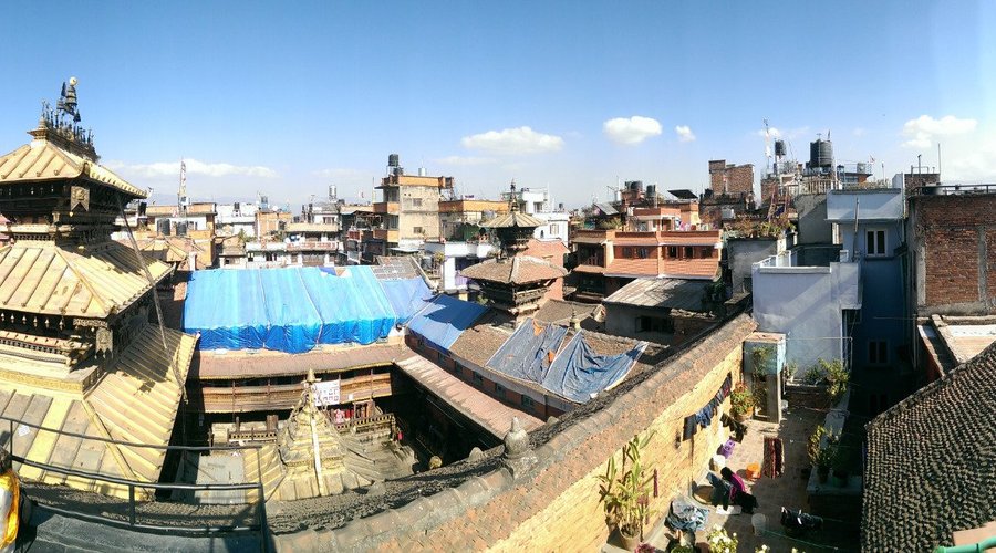 rooftop terrace view with the magnifiant Golden Temple in the palm of your hand