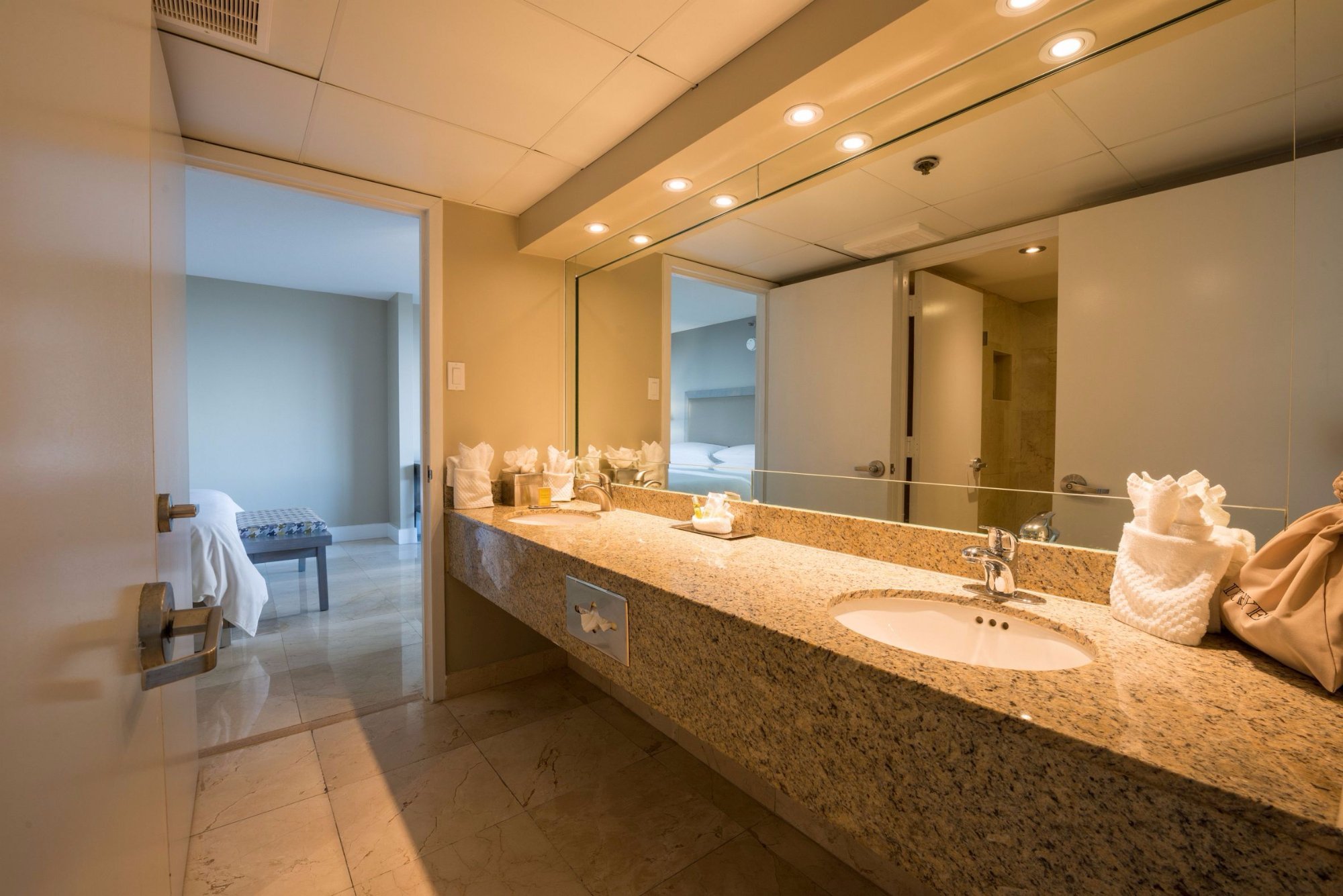 DoubleTree By Hilton Grand Hotel Biscayne Bay Rooms Pictures Reviews   Doubletree By Hilton 