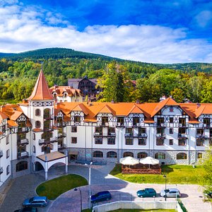 Hotel Buczynski Medical&SPA in Swieradow Zdroj, image may contain: Hotel, Resort, Building, Outdoors