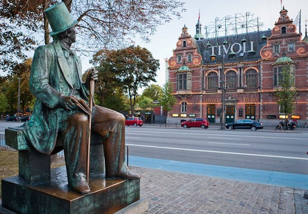 The Statue of H.C. Andersen at the City Square, Statue