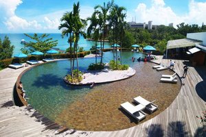 Pool & Beach