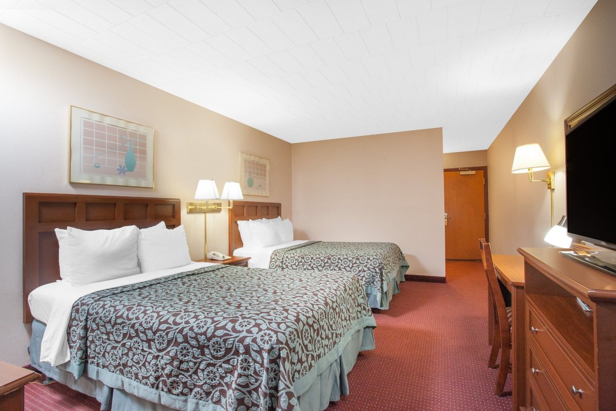 Days Inn By Wyndham Liberty Rooms: Pictures & Reviews - Tripadvisor