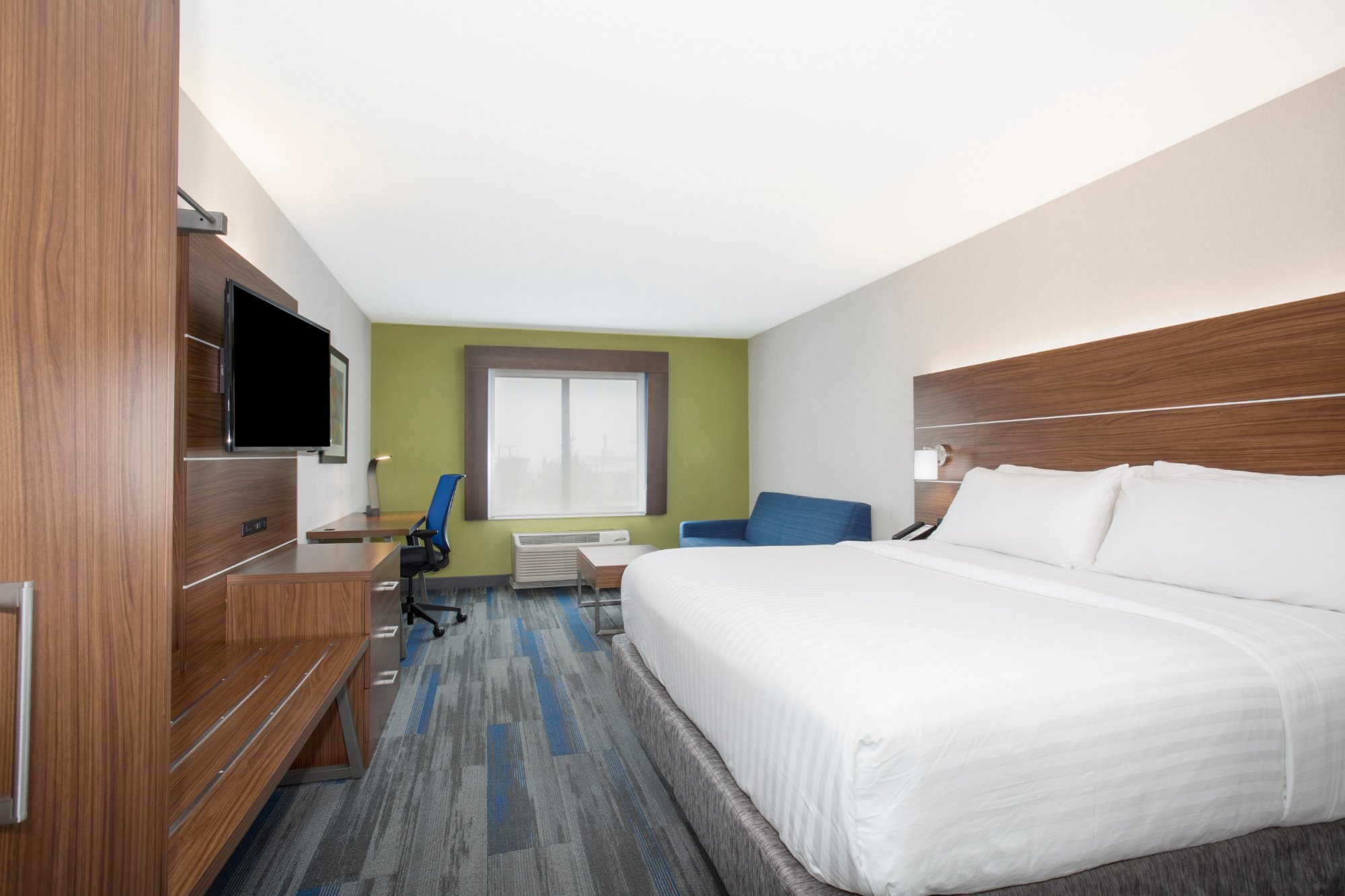 Hotel photo 32 of Holiday Inn Express Kansas City - at the Legends.