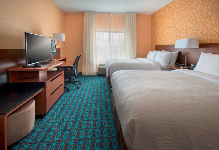 Fairfield Inn and Suites by Marriott Syracuse Carrier Circle - hotel rooms