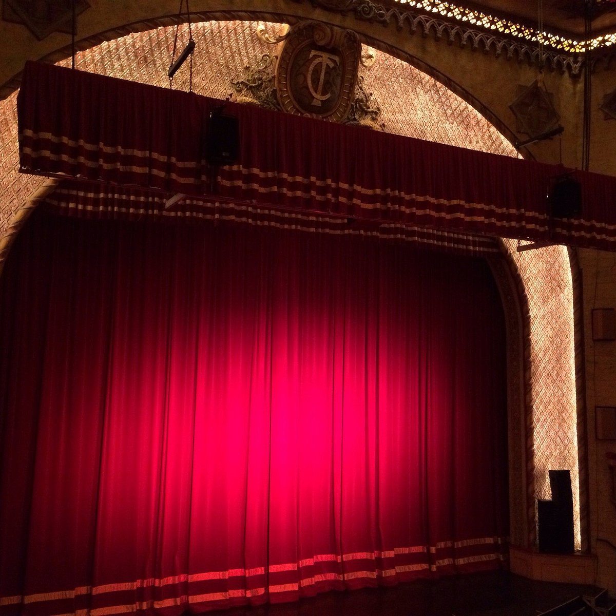 Au theatre
