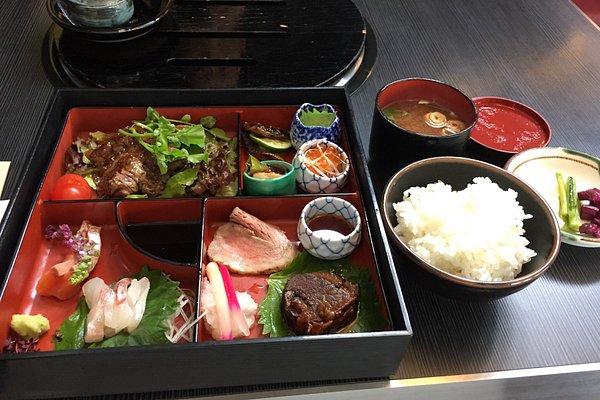 Split pot-one side for Sukiyaki and the other for Shabu Shabu - Picture of  Kobe An LoHi, Denver - Tripadvisor