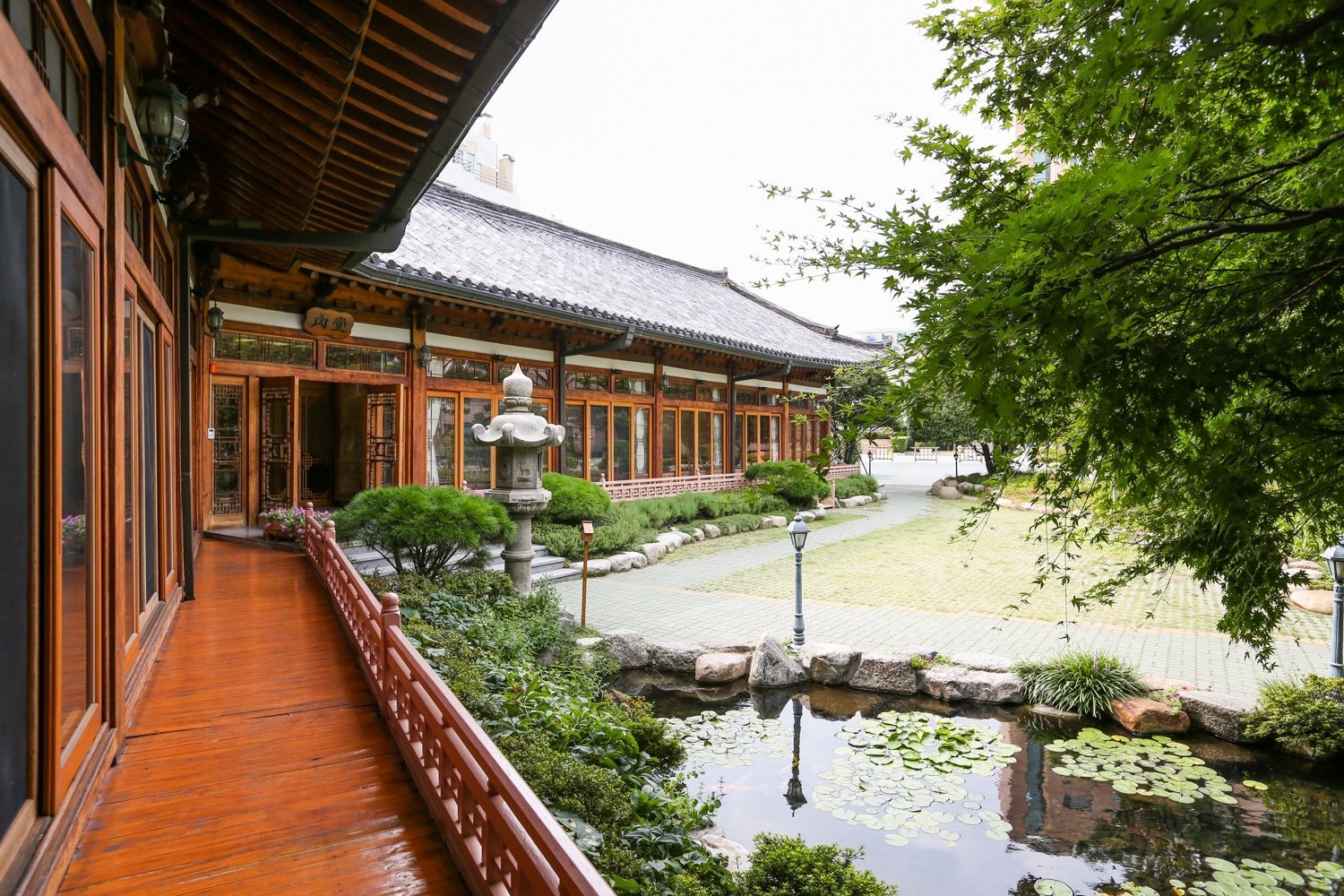 Nongsim Hotel by null
