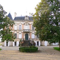 Situé a 2 kms de Libourne, en bordure de Dordogne, Xavier DUBOIS vous accueille pour une degusta