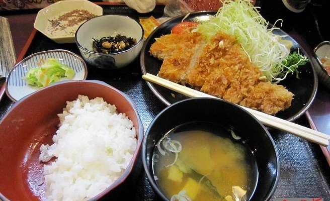 上ロース定食、左上は硫化水素の塩です