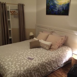 grande chambre propre et calme