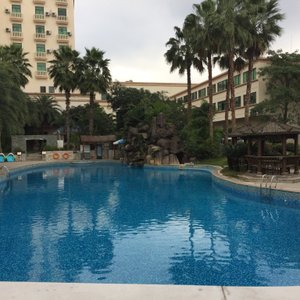 Very nice hotel with swimming pool, the rooms are big and comfortable, staff is nice and some of