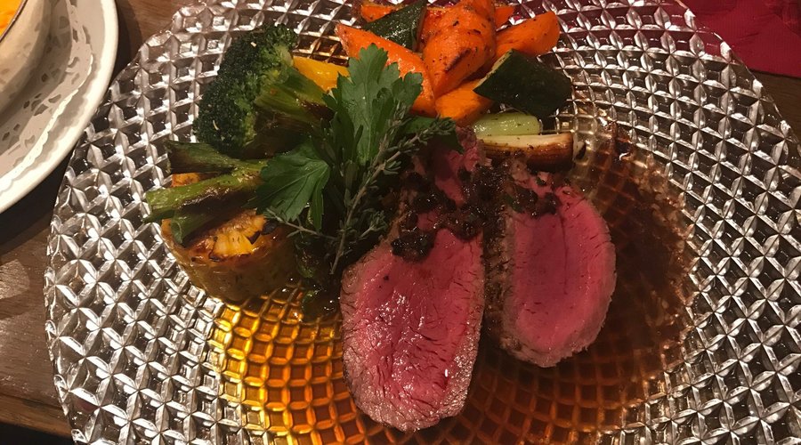 Complimenti tutto lo staff. Piatti ben preparati e di ottima qualità. Carne splendida