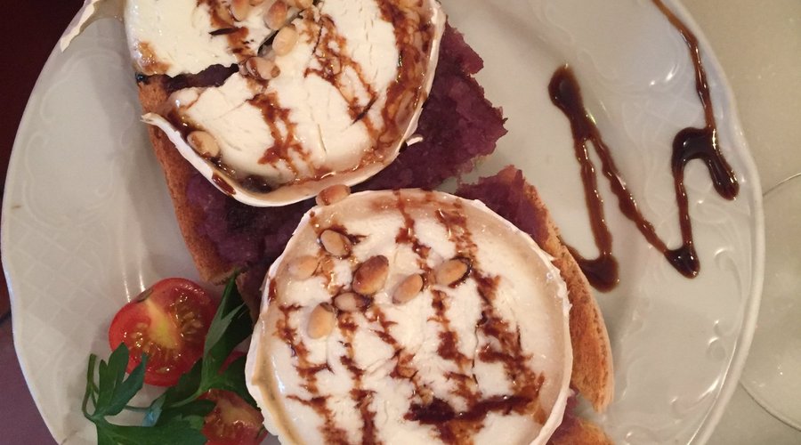 goat cheese tapas with wine marmalade