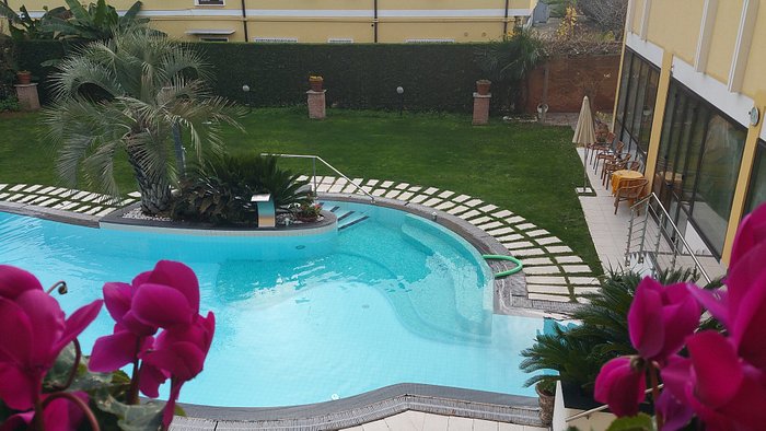 Foto e recensioni della piscina dell'Hotel San Valentino Terme - Tripadvisor