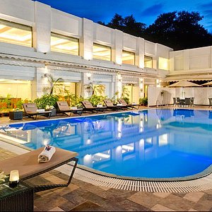 Hotel Hindusthan International Kolkata in Kolkata (Calcutta), image may contain: Villa, Pool, Water, Hotel