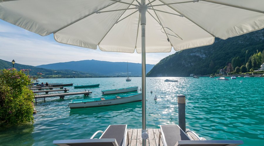 Ponton privé de l'Abbaye de Talloires donnant accès au lac le plus pur d'Europe