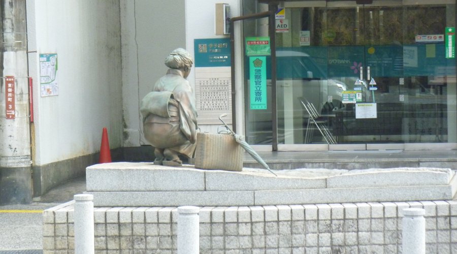 背 面