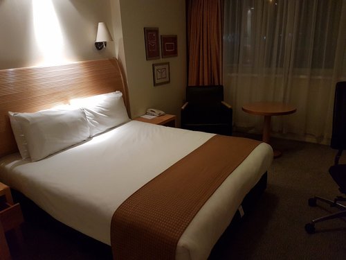 HOLIDAY INN LONDON - GATWICK AIRPORT, AN IHG HOTEL: Bewertungen, Fotos ...