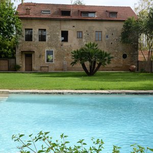 Danae Guesthouse garden and pool 