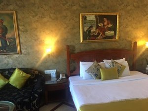 Room & Suite