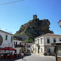 Piazza vista Castello