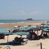 Detalles de los puestos de comida ambulante en la playa de Vung Tau