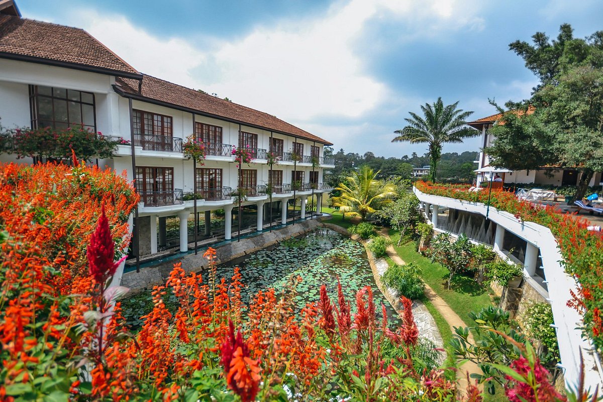Mahaweli Reach Hotel, hotell i Kandy