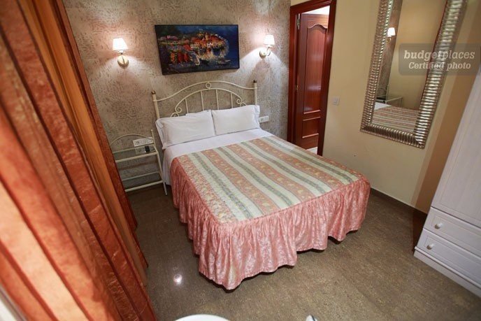 Imagen 8 de Hostal Orleans