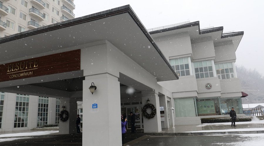 下雪中的大堂外觀