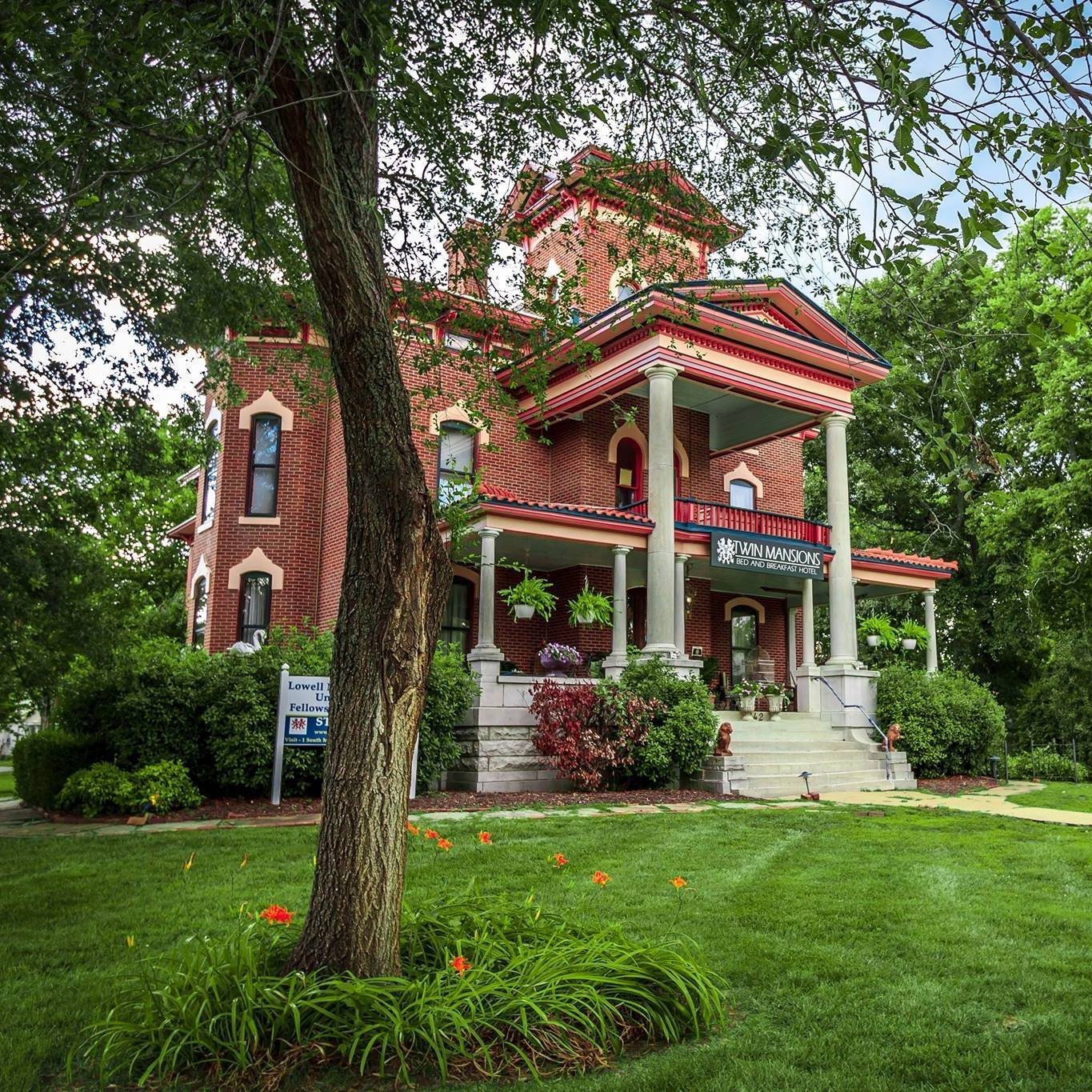 LYONS TWIN MANSIONS - B&B Reviews (Fort Scott, KS)