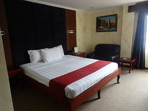 Hotel Royal Amsterdam in Luzon, image may contain: Furniture, Bed, Couch, Painting