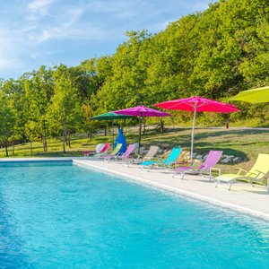 Piscine à débordement