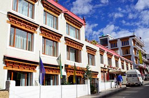 Hotel Lingzi in Leh, image may contain: Housing, City, Person, House