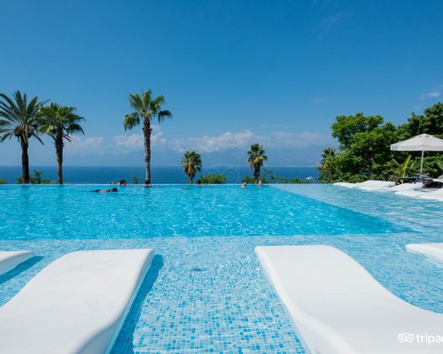 antalya hotel infinity pool