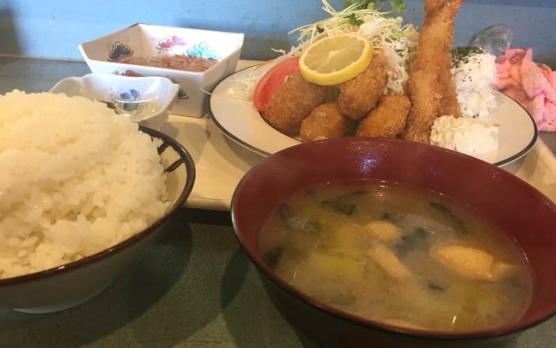 ごはんが普通でこの量ですよ。