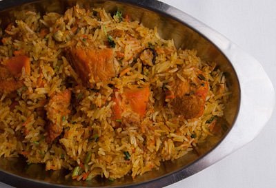 Arroz Chicken Tikka Biryani: Es un platillo preparado con arroz y variadas especias. 