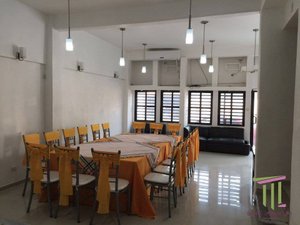 Centro de negocios y salones de eventos