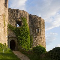 Eingang zur Burg Dorneck in Dornach, nähe Basel