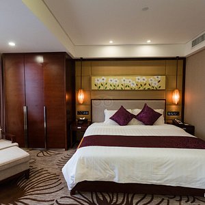 The Executive King Room at the Guang Dong Hotel Zhuhai