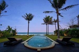 Kolam Renang & Pantai