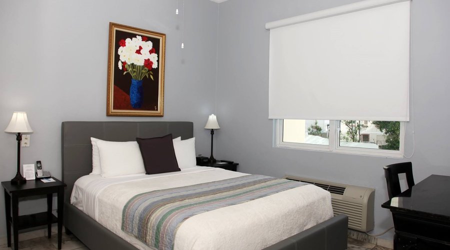 A standard double bed room (full). 
