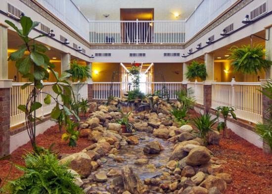 DAYS INN BY WYNDHAM PENTWATER - Updated 2024 Prices & Hotel Reviews (MI)