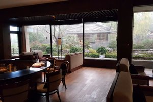 用餐 