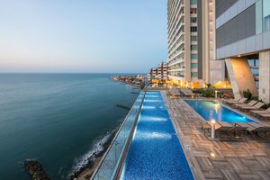 Piscina y playa