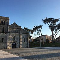 Et aussi la Basilique Notre Dame la fin des terres et l'ancien monastère Bénédictin