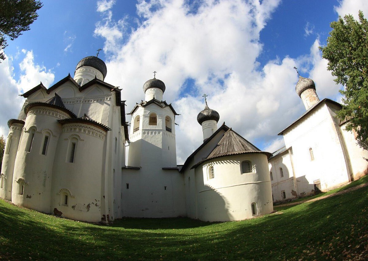 Старый монастырь. Преображенский монастырь Старая Русса. Спасо-Преображенский монастырь в старой Руссе. Спасский собор Спасо-Преображенского монастыря Старая Русса. Спасо-Преображенский монастырь (Старая Русса)действующий.