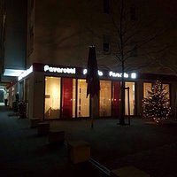 Außenansicht inklusive Weihnachtsbaum