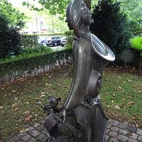 Statue à l'entrée du parc du chateau de Neersen